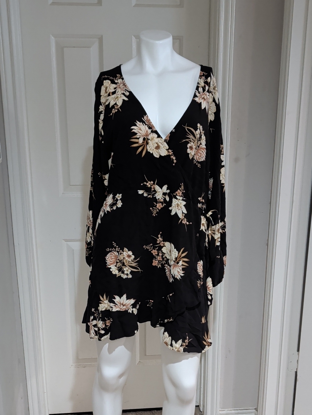 Xhilaration Brown Floral V-Neck Dress with Cream Blooms Women's XXL